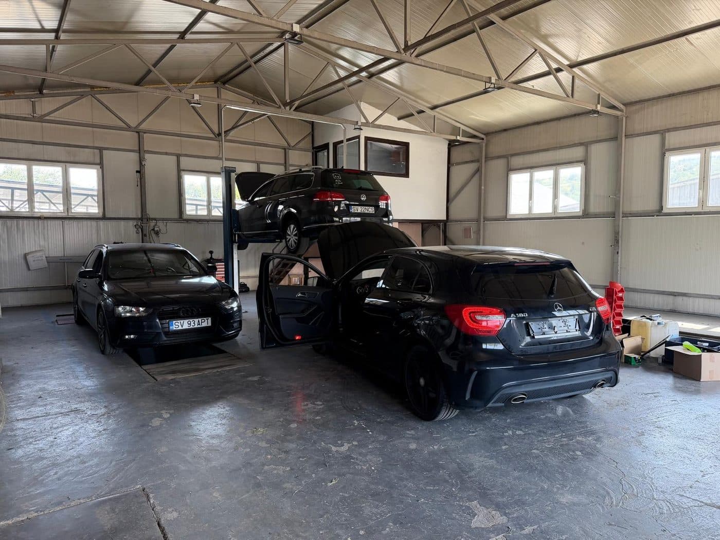 Autoturism in atelier pentru verificarea climatizarii