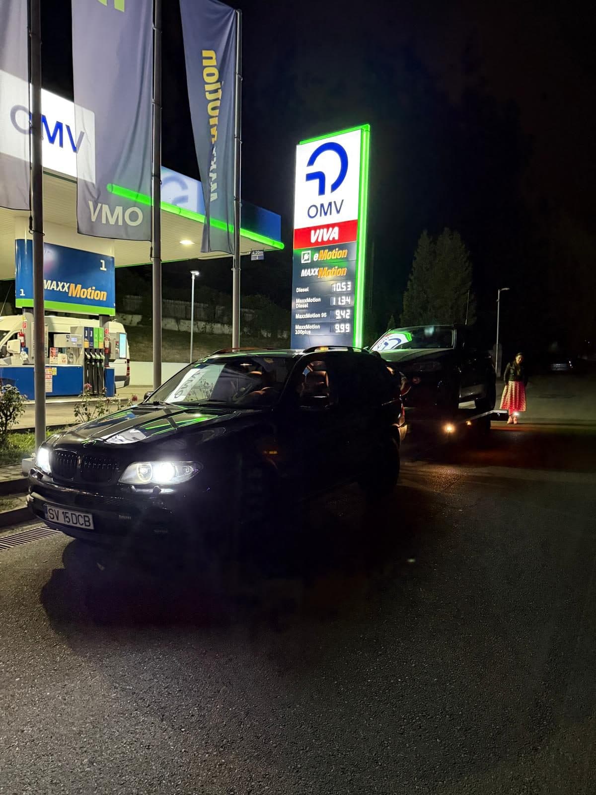 Interventie service mobil DCB Auto Garage pe timp de noapte, la marginea drumului