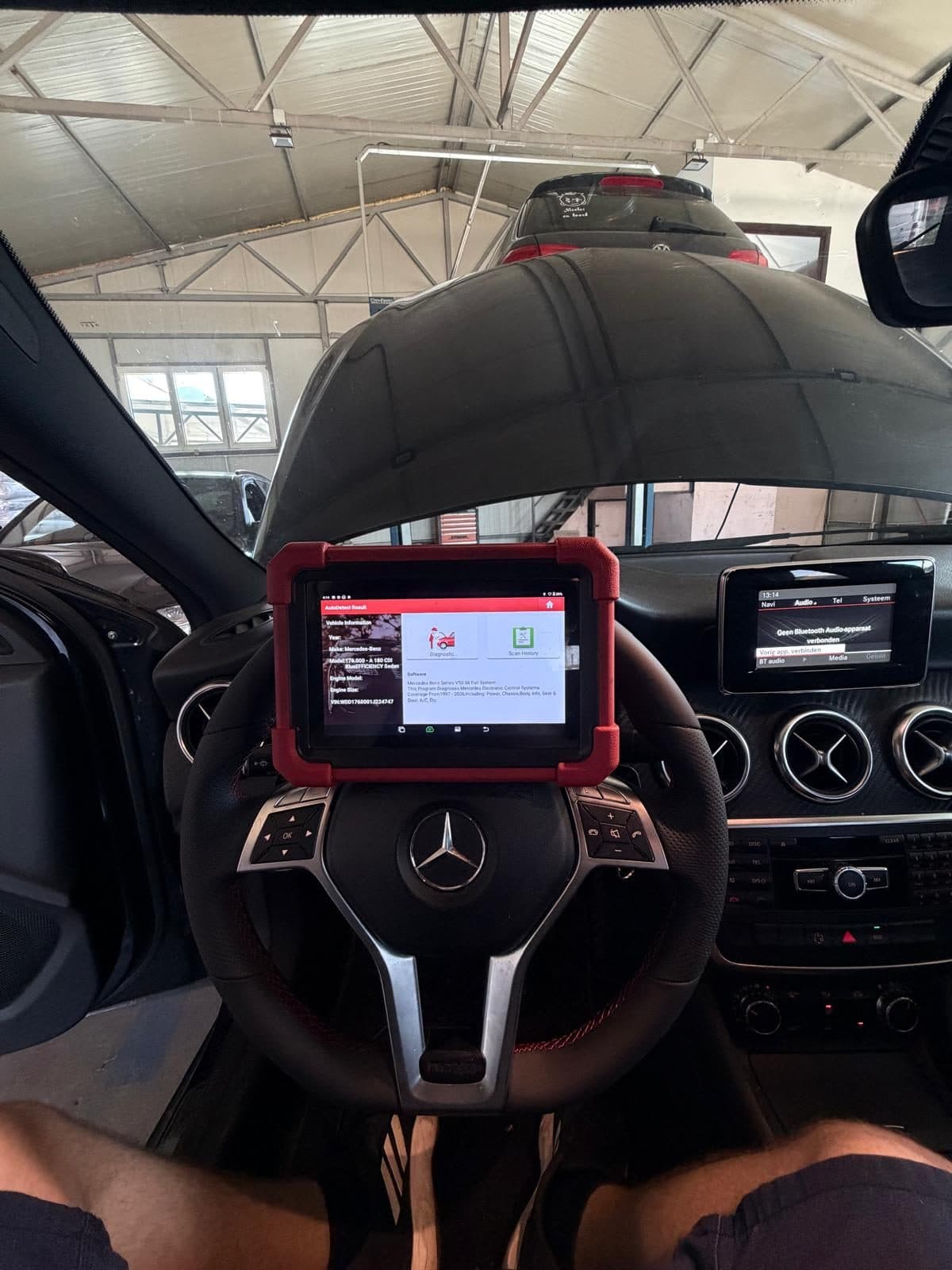 Diagnoza computerizata cu tester conectat la autoturism